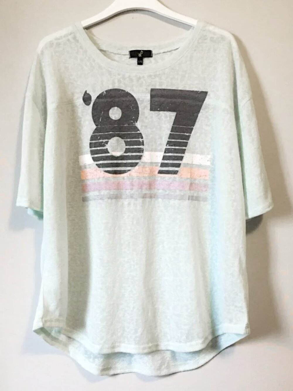 Y2K 1987 Retro Varsity Tee Size L Pastel Pink Blue Distressed Graphic T-Shirt